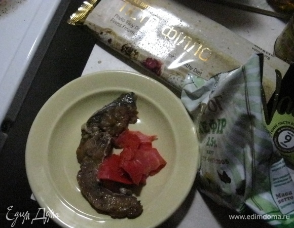 Карп: если будете брать сырой, то готовить долго. Я предварительно мариновала в лимонном соке (смотрите рецепт «Маринованный карп»). Кефир тоже лучше брать натуральный (у меня 2,5 % жирности, но можно и пожирнее брать — это уже дело вкуса каждого).