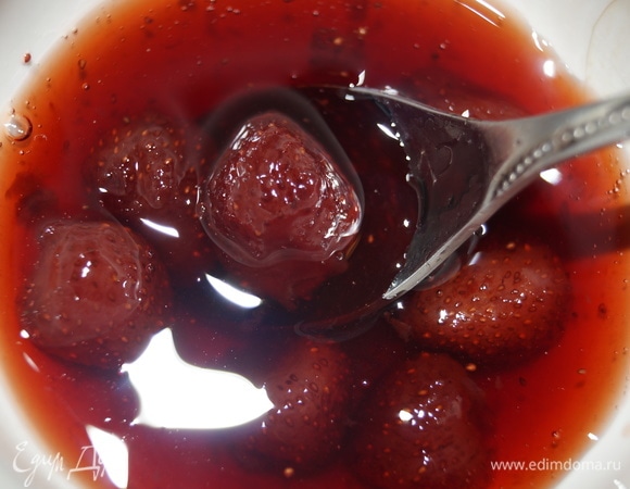 К чаю с ароматным вареньем такие пышные мягкие оладьи с хрустящей корочкой станут просто находкой.