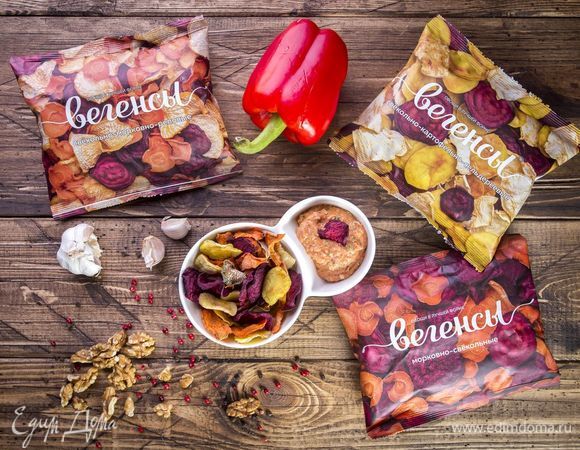 Готовый соус подавайте с любимыми чипсами из линейки овощных вегенсов. Такая закуска идеальна для пикника. Приятного аппетита!