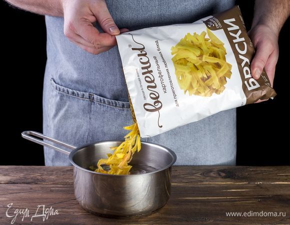 Картофельные вегенсы отварите до готовности в течение 20 минут.