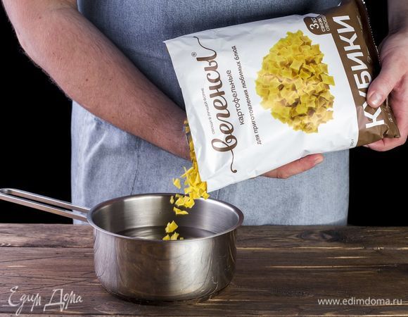 Отварите картофельные вегенсы до готовности в течение 20 минут.