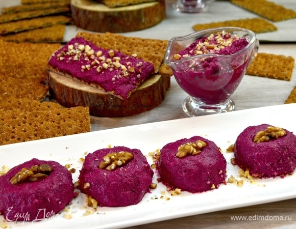 Подать пхали хорошо с крекерами или хлебцами.