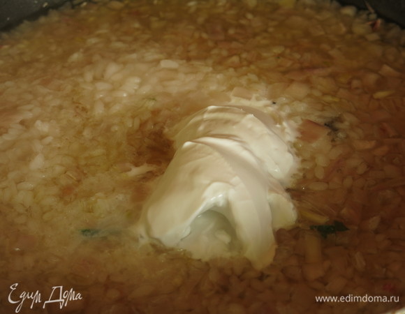 К рису добавляем сливки кокосовые (у меня густая часть кокосового молока).