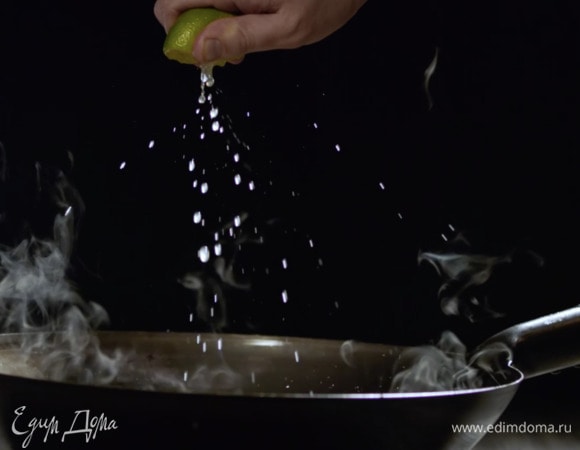 Добавляем сок половинки лайма.