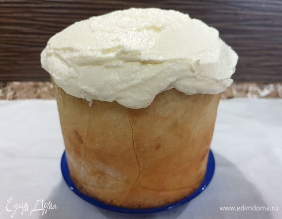 Полученную «глазурь» выкладываем на пирог.