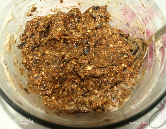 Замесить тесто. Белки хорошо соединяем с остальной массой.