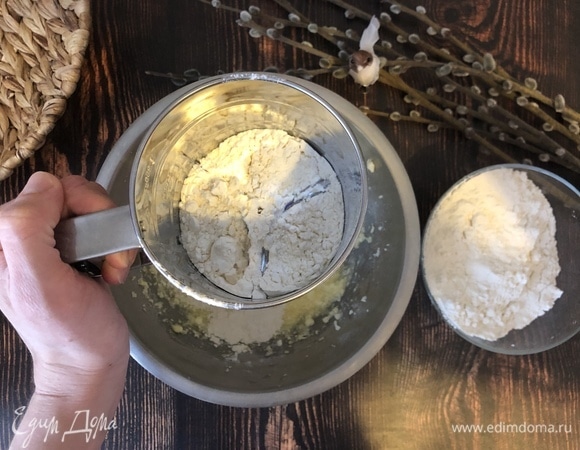 Добавляем муку.