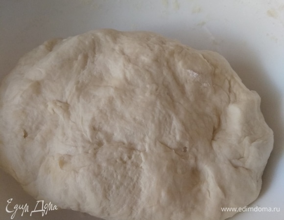 Тесто прикрыть полотенцем и оставить в теплом месте на 1 час.