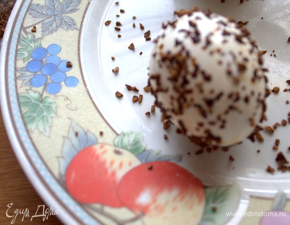 Посыпаем кофе.