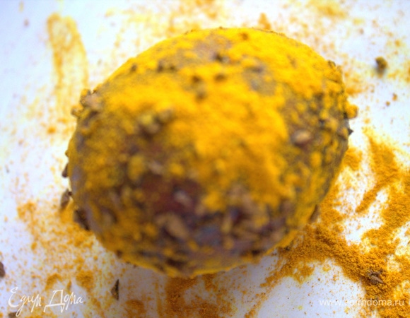 Обсыпаем кофе и куркумой. Сушим.