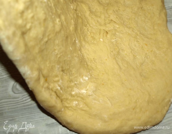 Тесто такое тягучее, очень легкое в работе.