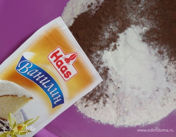 В эту же чашку добавляем ванилин Haas.