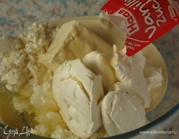 Всыпаем ванильный сахар.