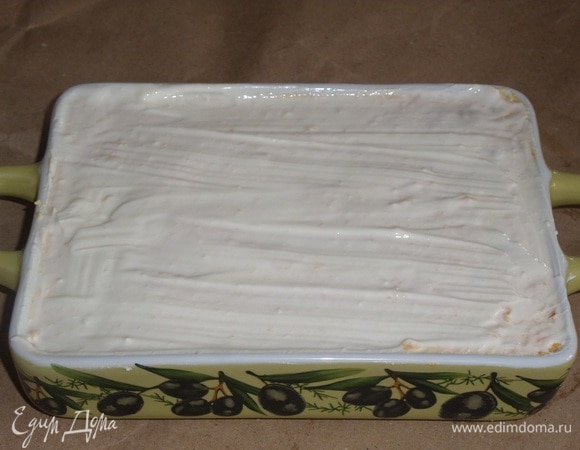 Отправляем форму с творожной массой в разогретую духовку.