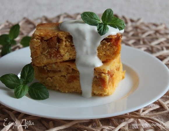 Остужаем, нарезаем и подаем запеканку.