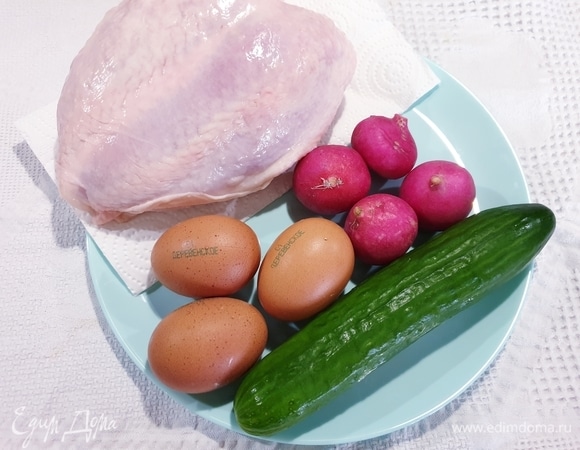 Подготовим необходимые продукты. Яйца предварительно отварим и охладим.