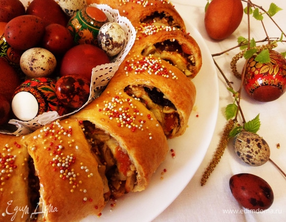Сладкий пирог «Пасхальный венок» готов.