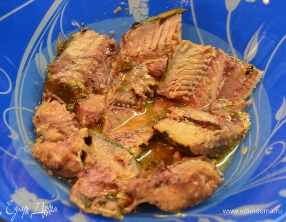 У сардины удалить большие косточки.