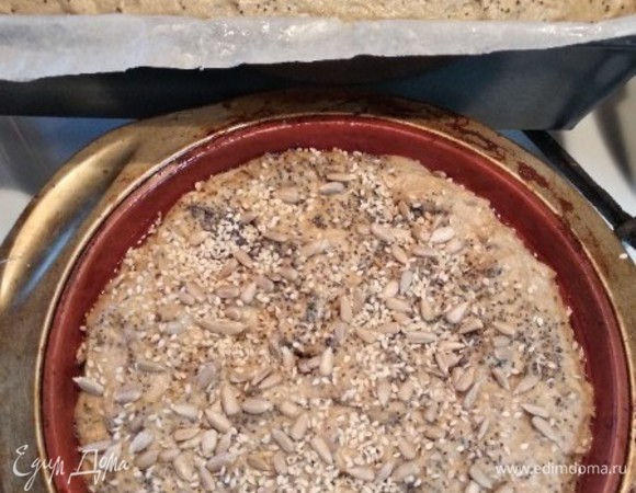 Для бутербродов я испекла хлеб из ржаной муки. Но можно, конечно, подать на крекерах и любом хлебе на закуску.