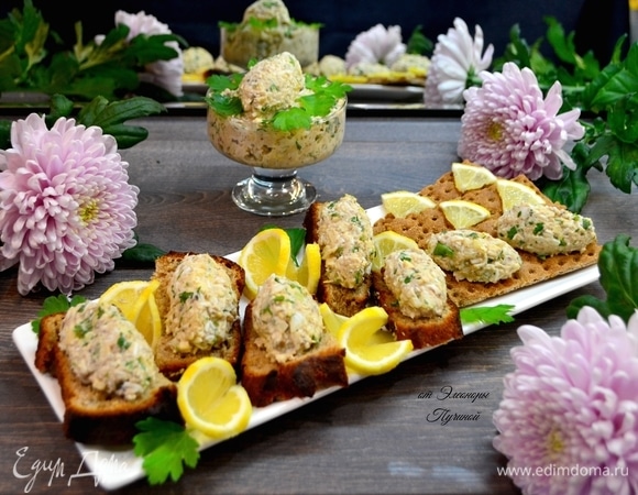 Подать закуску с дольками лимона.