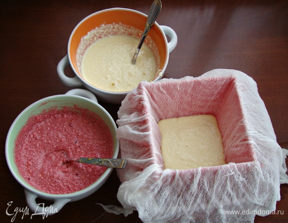 Затем творожную белую.