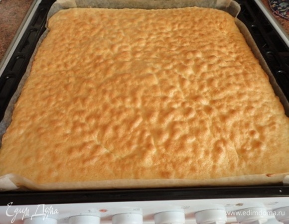 У меня, видно, маломощная духовка, поэтому я выпекала при 180°C, а автор предлагает 150°C.