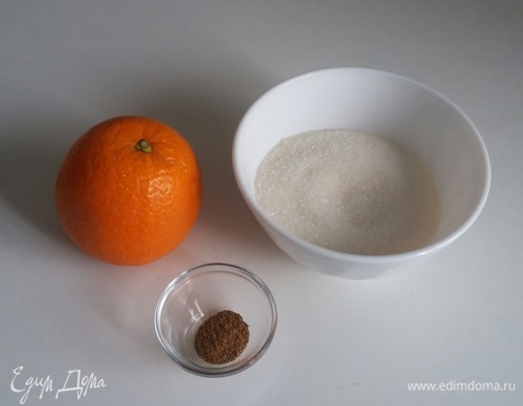 Собираем вместе все ингредиенты, которые понадобятся для приготовления карамели. Я использую для приготовления карамели «Пряничные специи». В их состав входят имбирь, корица, бадьян, кардамон, перец душистый, гвоздика, перец черный (они все молотые). Если у вас другие любимые специи, то добавьте их.