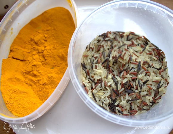 Украшение. На этот раз я взяла куркуму и такую смесь риса.