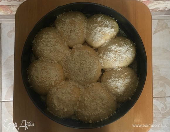 Посыпать полученной крошкой.