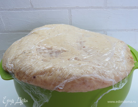 Тесто должно значительно увеличиться в объеме.