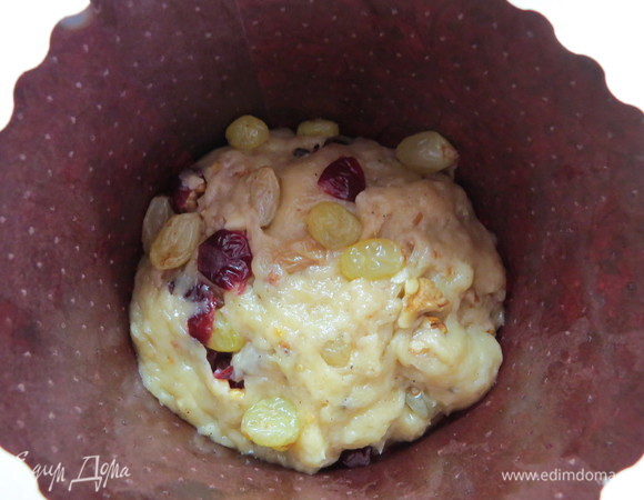 Опять затягиваем пищевой пленкой и отправляем на расстойку.