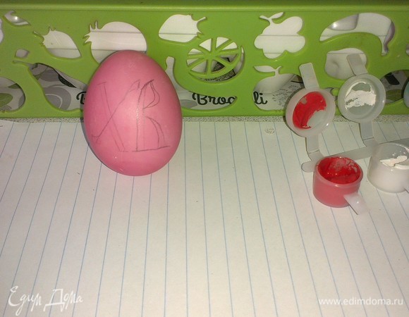 Начнем с простого. Если у вас обычная кисть, как у меня, то лучше нарисовать контуры букв карандашом. Написание старорусских букв начинается с мачты — палки. Поскольку обычной кистью не получится сделать витиеватые линии, в местах изгиба будем наращивать букву, то есть утолщать.