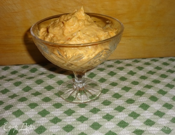 Готовый крем разложить по вазочкам.