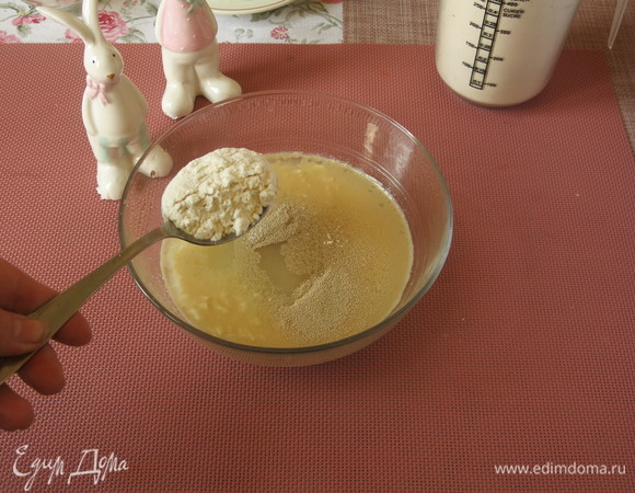 Пару ложек муки.