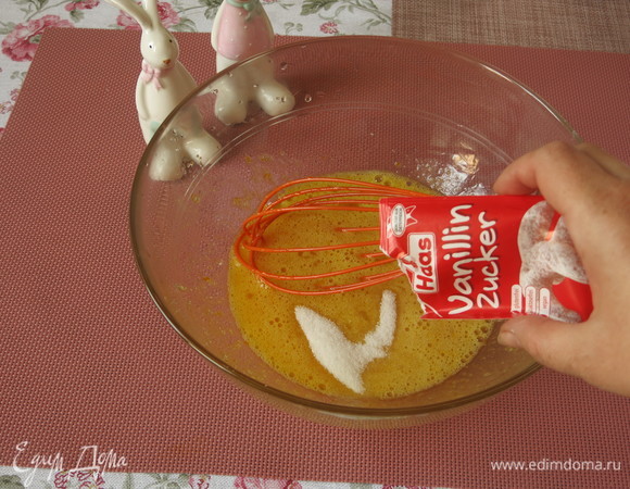 Всыпаем ванильный сахар Haas.