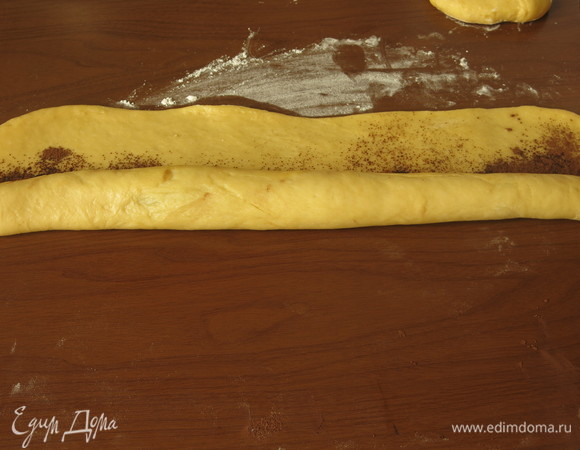 Скатываем в рулет.