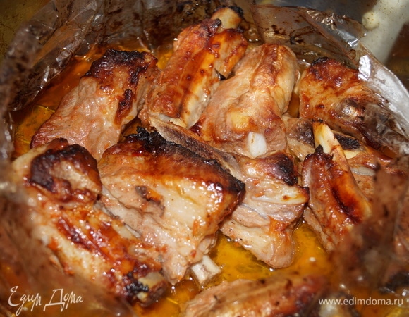 Запекайте в рукаве для запекания 50 минут при температуре 230–250°C. Я запекала в аэрогриле, можно запечь в духовке.