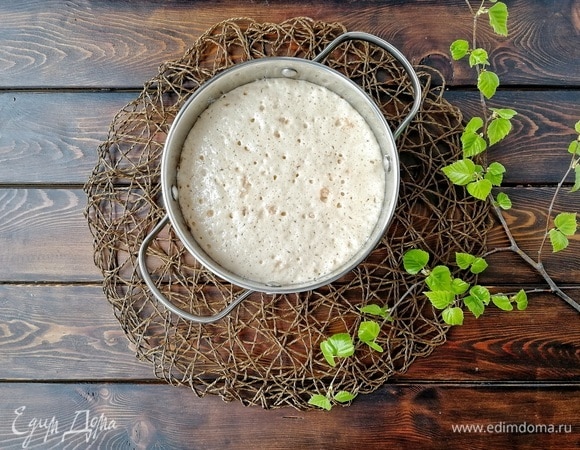 Тем временем подошла опара. Смотрите, какие прекрасные пузырьки!