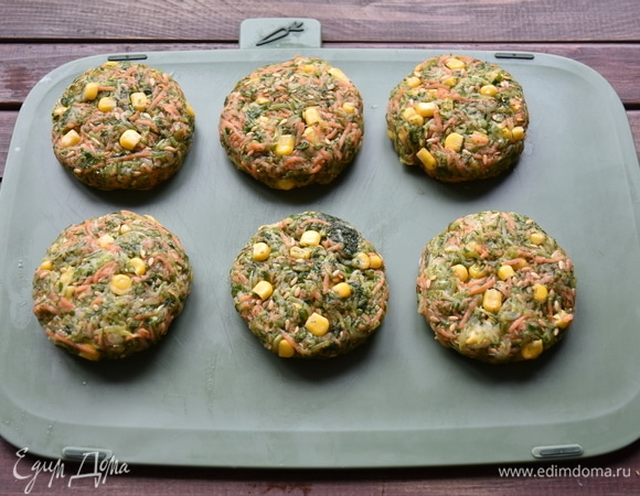 Сформировать котлетки. Из данного количества вышло 6 штук.