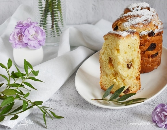 Готовые куличи остудить и посыпать сахарной пудрой.