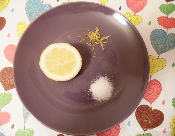 Приготовить раствор для рисования: выдавить сок лимона или развести водой кристаллы лимонной кислоты.