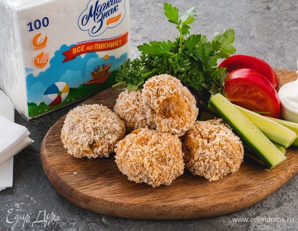 Закуска для пикника готова. Так как блюдо достаточно жирное, держите под рукой салфетки ТМ «Мягкий знак», чтобы не омрачать отдых испачканной одеждой. Приятного аппетита!