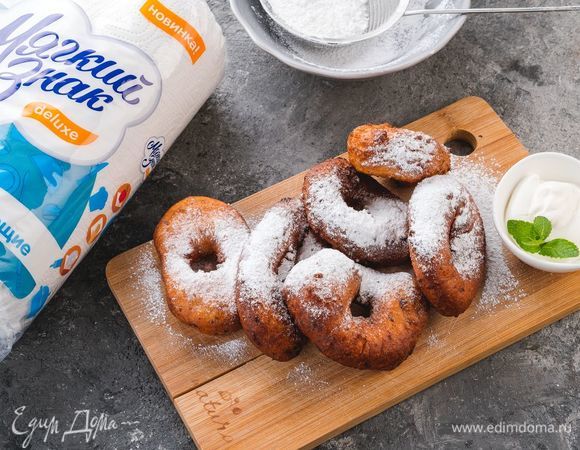 Перед подачей посыпьте пончики сахарной пудрой. Приятного аппетита
