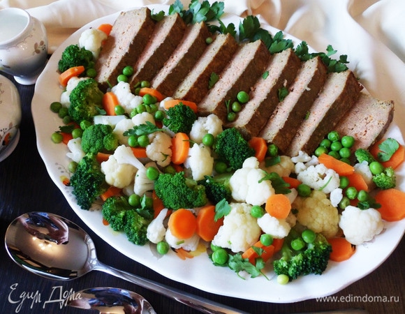 Печеночное суфле с отварными овощами готово. Нежно, вкусно и полезно!