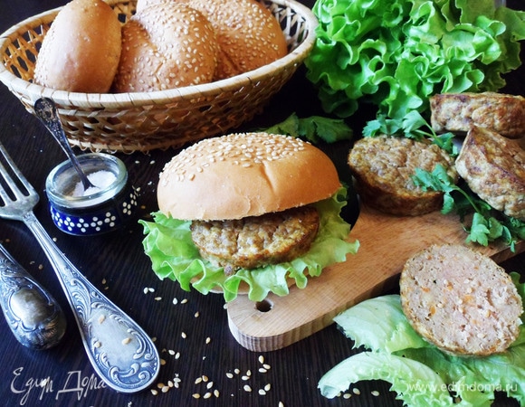 Ломтик суфле можно просто положить на кусочек хлеба или можно приготовить гамбургер.