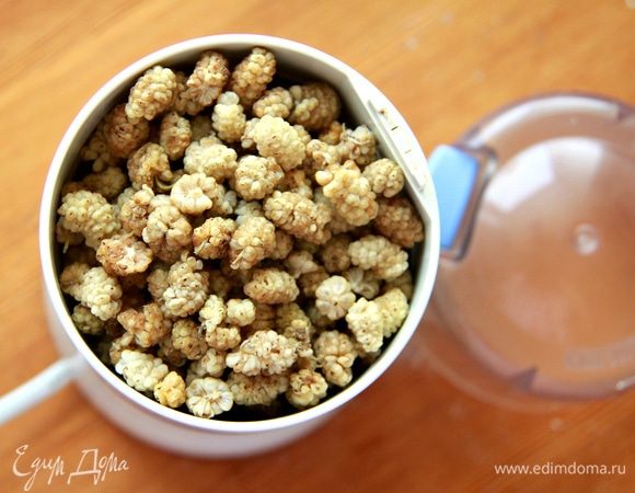 Из белой шелковицы приготовить муку.