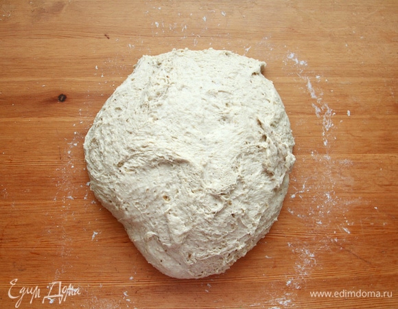 Замесить тесто.