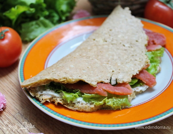 Накрываем всю эту красоту второй половиной блина и с удовольствием употребляем.