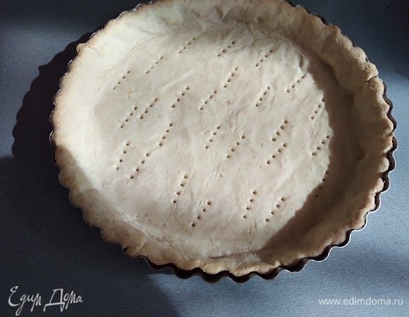 Готовый корж достать из духовки и остудить 10 минут.