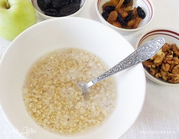 Залить хлопья кипятком.